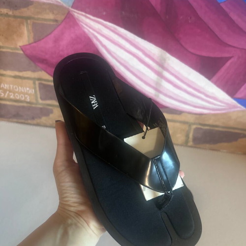 Zara thong sandals new, size 38, black flatform