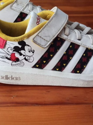 Adidas Mickey Mouse δερμάτινα αθλητικά παπούτσια μεταχειρισμένα, νούμερο 32, άσπρα