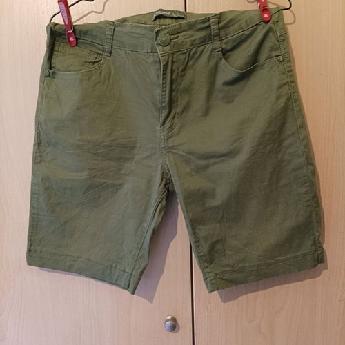 Bermuda shorts khaki like new, size M 38 10