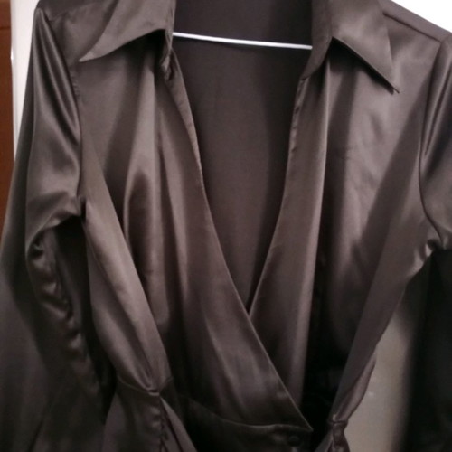 Satin shirt used, size 3, in excellent condition