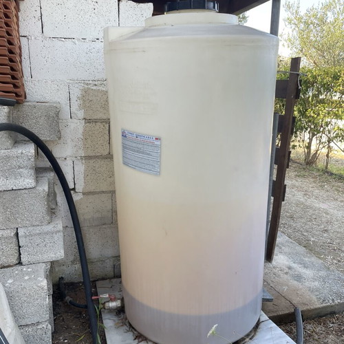 Oil container used, needs cleaning inside