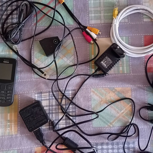 Chargers and accessories like new, pack with cables and old phones
