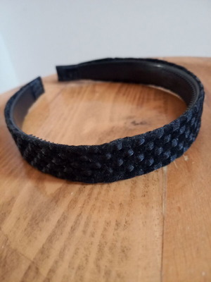 Black velvet domino hairband like new
