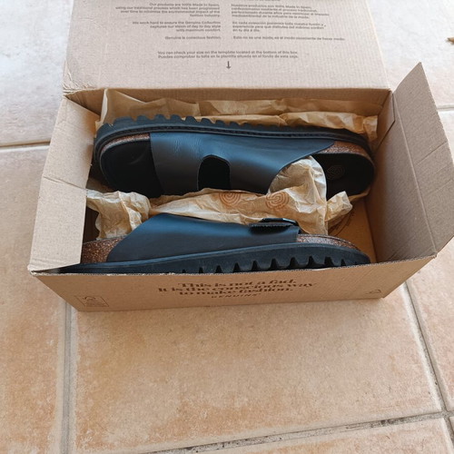 Genuins sandals black size 40 like new