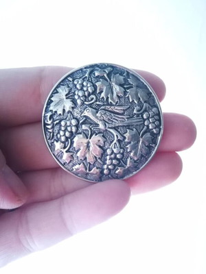 Silver brooch with bird and vine design new