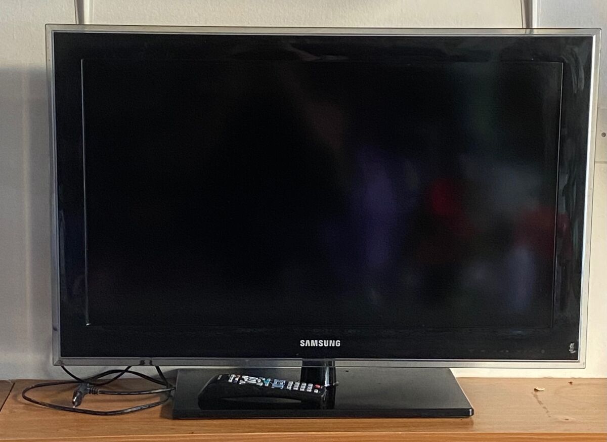 SAMSUNG TV (GREAT outlet CONDITION!!)