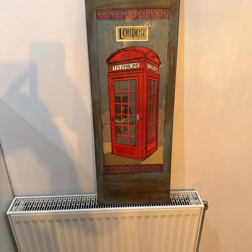 London Painting in excellent condition
