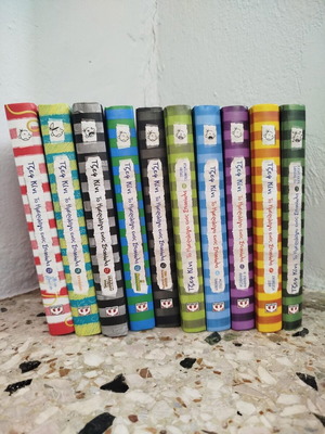 Diary of a Wimpy Kid 10 books like new