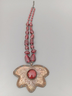 Necklace like new with red beads and metal leaf pendant