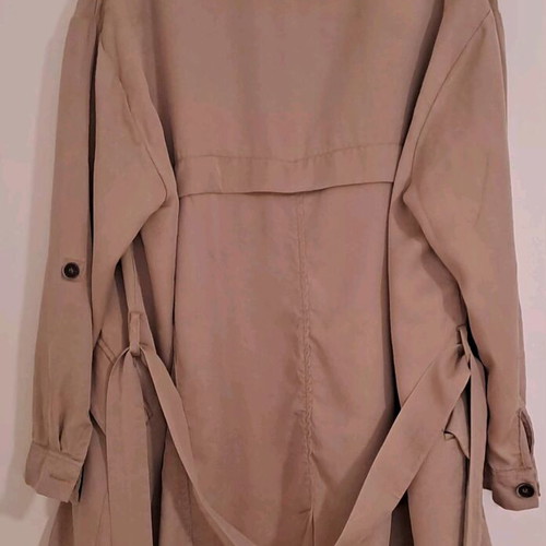 Bershka beige trench coat like new with pockets size M