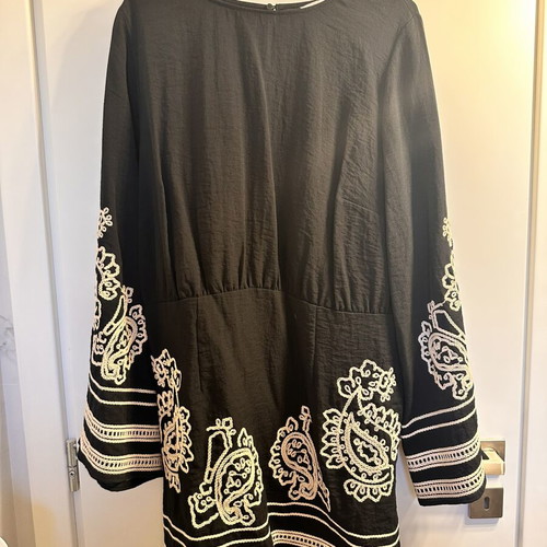 Black dress with embroidery like new, H&M, size L