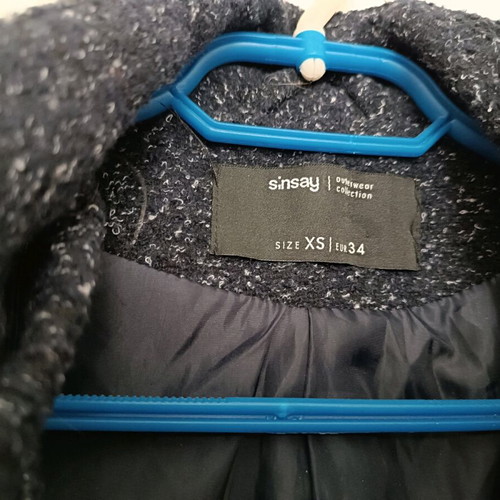 Women's blue coat like new with zipper and buttons