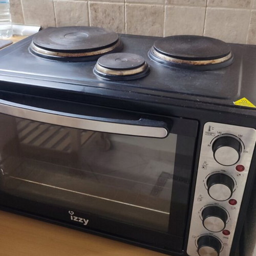 Izzy microwave oven in excellent condition