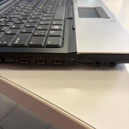 HP EliteBook 8440p laptop used with Windows 10 Greek and charger