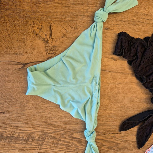 Calzedonia Brazilian bikini bottom black like new with two free bikini pieces