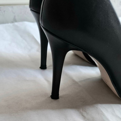 Mourtzi black leather pumps size 40 like new, 8.5cm heel
