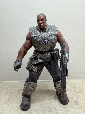 Neca Gears of War figures set of 4 like new