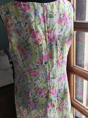 Dress like new with transparency and matching fabric belt, multicolor size M