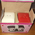 Salt and pepper shaker set