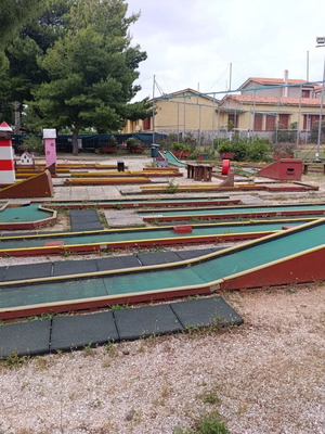 Mini Golf Outdoor Course with 18 Tracks and Equipment