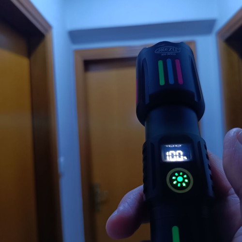 Rechargeable LED flashlight new with 26650 5000mAh battery
