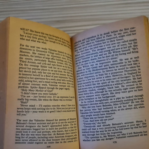 Book Scruples used, Judith Krantz, 1982