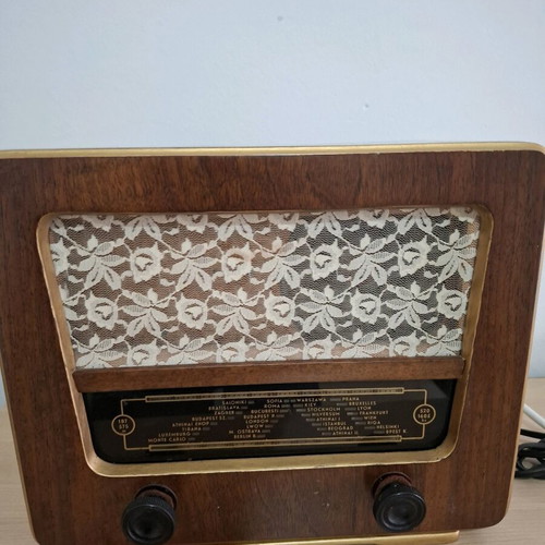 Radio used 30x25x17 cm