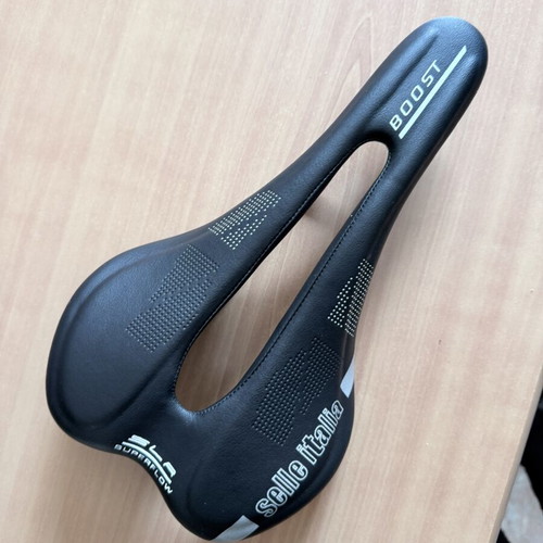 Selle Italia SLR Boost Bicycle Saddle like new, suitable for MTB and road