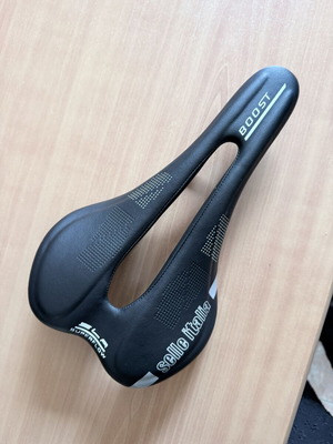 Selle Italia SLR Boost Bicycle Saddle like new, suitable for MTB and road