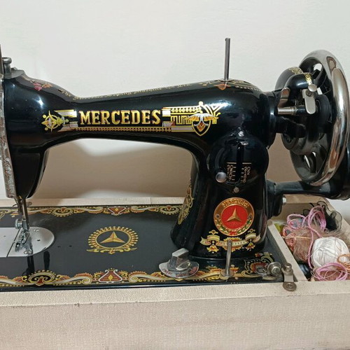 Mercedes antique sewing machine like new