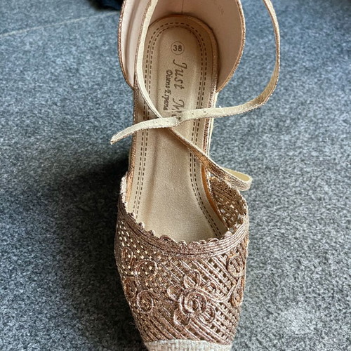 Espadrille platform sandals like new, champagne bronze color, size 38
