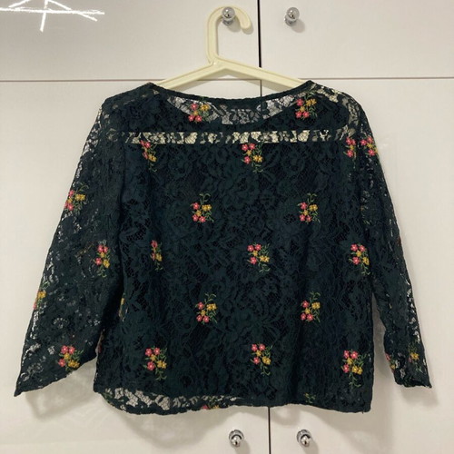 Zara lace top with embroidered flowers size M like new