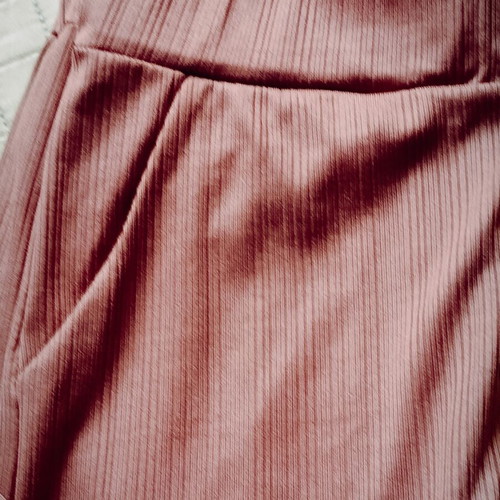 Wide-leg pants like new, chocolate color, size medium with pockets and elastic waist