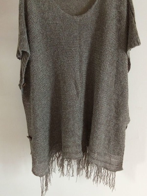 Yarn poncho used with fringes, grey and beige