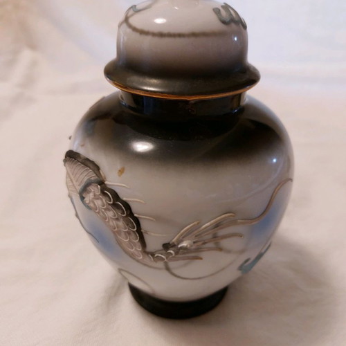 Dynasty jar with Chinese dragon 17×11 cm used, gray colors, 1920