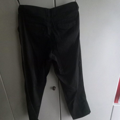 Laura Clement black capri pants used