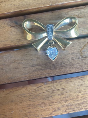 Vintage bow brooch used
