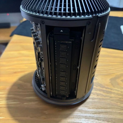 Apple Mac Pro (Late 2013) desktop computer, like new