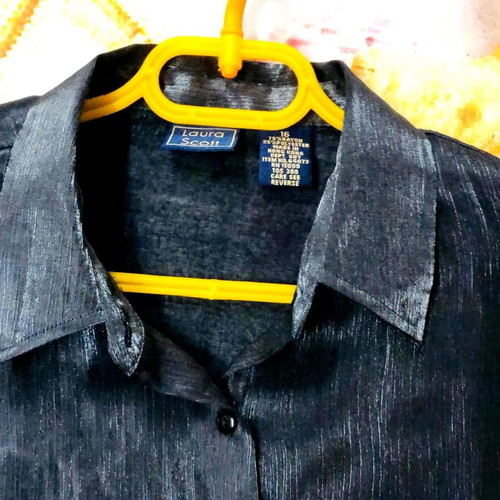 Laura Scott shirt like new, size L, black