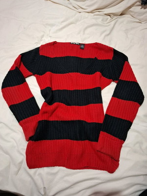 Women's knitted sweater like new, V-neck, black and red, M-L
