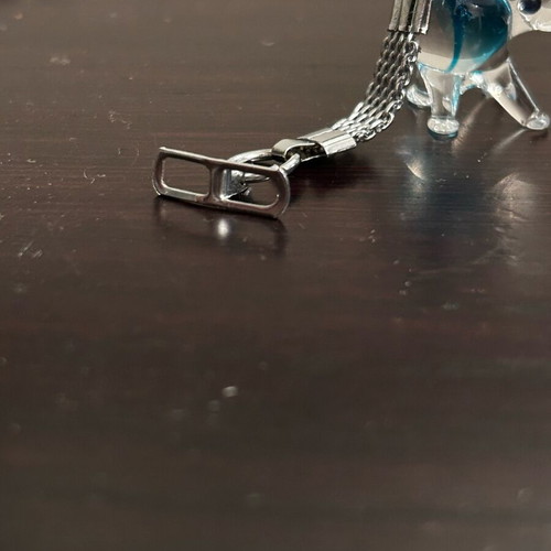Glass elephant keychain like new, blue