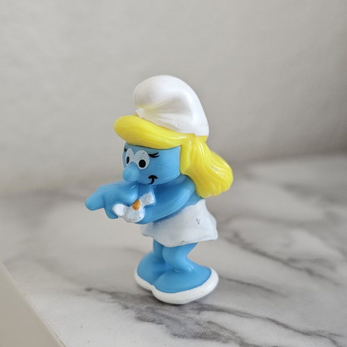 Smurfette collectible figure Kinder 2010 like new