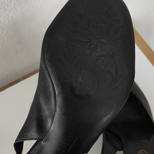 Hispanitas leather sandals size 38 like new, black