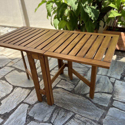 Folding wooden outdoor table like new, 134×63 cm