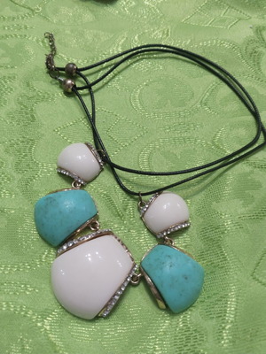 Necklace used, white and turquoise colors