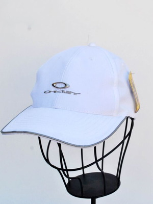 Oakley white unisex hat new with tags