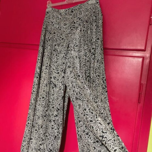 Pleated pants like new, designer vintage, black and white