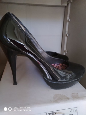 Γόβες λουστρίνες καινούργιες, μέγεθος 40, μαύρο