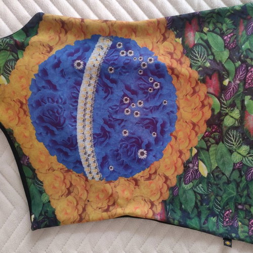 Summer blouse used with one shoulder, size S