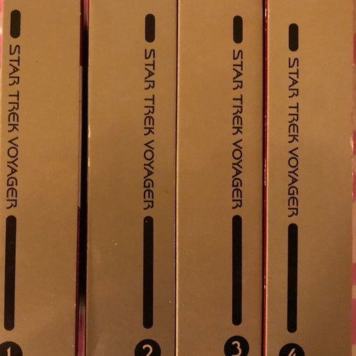 Star Trek Voyager season 1 like new, missing 2 DVDs